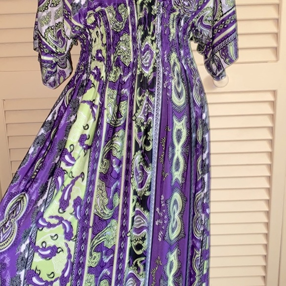 Purple paisley crossover top maxi dress with back opening - Size 1X - Picture 5 of 11